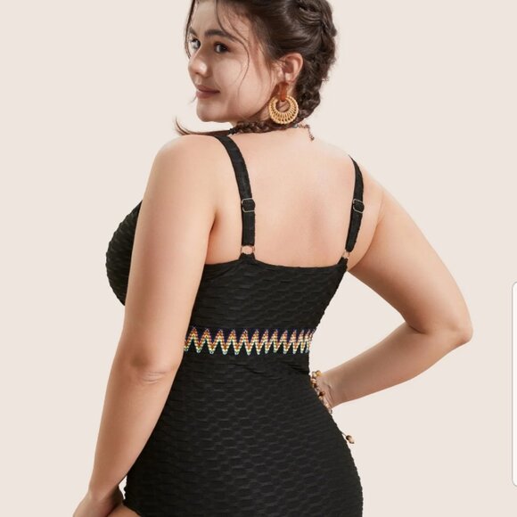 Black one piece - Picture 2 of 4